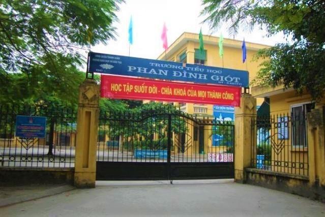 Trường tiểu học Phan Đình Giót, quận Thanh Xuân, nơi kẻ lạ mặt đòi đón học sinh lớp 2.