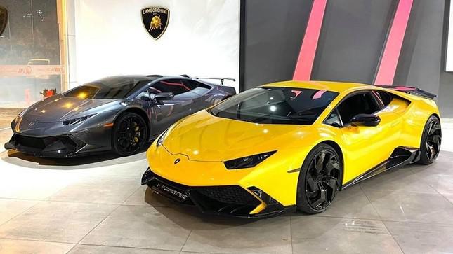 Nhóm thanh niên 'biến hình' xế cổ thành siêu xe Lamborghini - 1