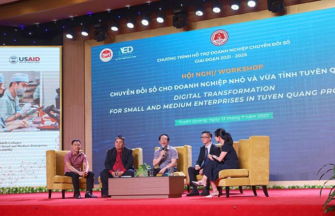 Ông Nguyễn Đoàn Kết – Phó Tổng giám đốc Công ty chia sẻ chiến lược chuyển đổi số Rạng Đông trong&nbsp;Chương trình Chuyển đổi số doanh nghiệp trong khuôn khổ hợp tác của Cơ quan phát triển quốc tế Hoa kỳ USAID với Bộ Kế hoạch và Đầu tư Việt Nam
