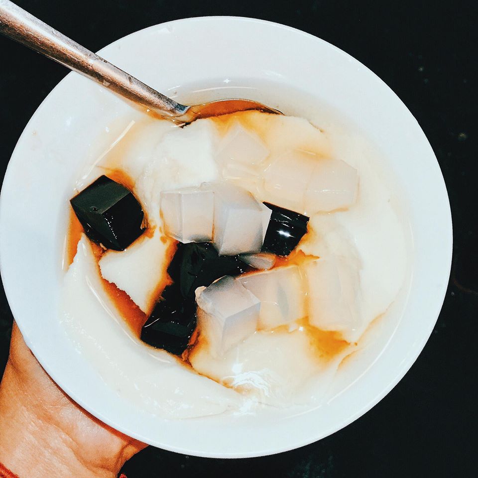 Đậu hũ, tào phớ là món ăn đặc trưng tại Hội An được giới trẻ thích thú. 