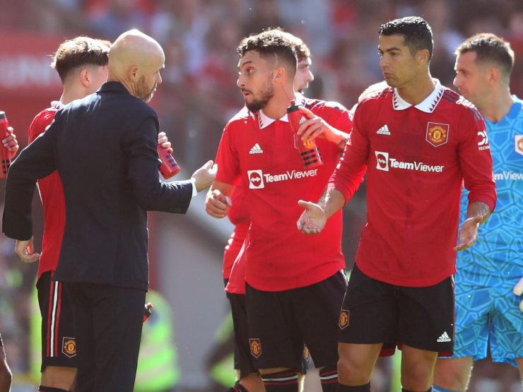 Nổi cộm vấn đề HLV Ten Hag không tôn trọng Ronaldo