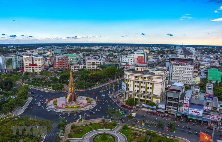 Cà Mau có lợi thế mà không địa phương nào ở Việt Nam có được là tỉnh duy nhất 3 mặt giáp biển nên thuận lợi phát triển kinh tế biển.
