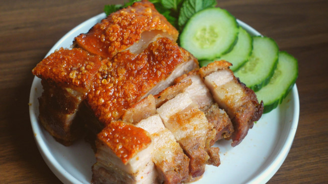 Những miếng ba chỉ quay thơm ngon hấp dẫn