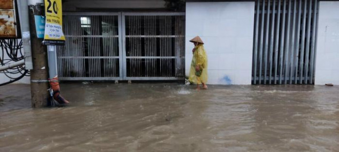 Mưa từ đêm đến sáng, nhiều tuyến đường ở Cần Thơ ngập nặng - 9