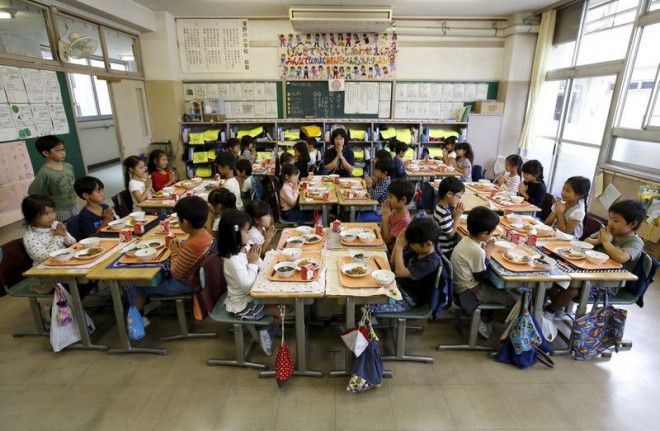 Toàn cảnh một bữa trưa tại trường học Nhật Bản. (Ảnh: Reuters)