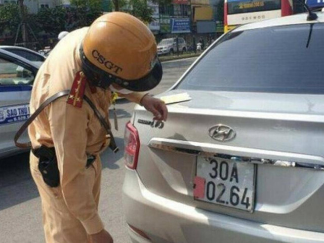 Tin tức trong ngày - Liên tiếp phát hiện xe che, dán biển số: Chủ xe phải làm gì để minh oan?