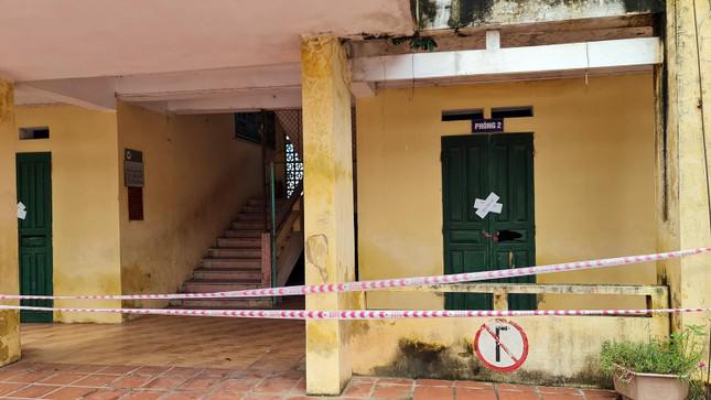 Trường xuống cấp nghiêm trọng, hàng trăm học sinh Hải Dương 'rồng rắn' đi học nhờ - 1