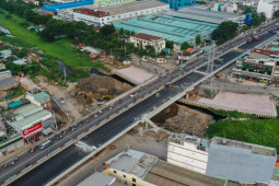 Tin tức trong ngày - Ảnh: Cầu nhiều năm "đứng hình" ở cửa ngõ TP.HCM trước ngày thông xe