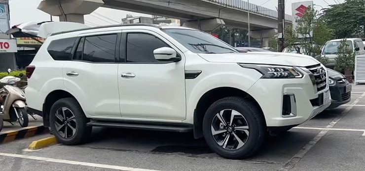 Nissan Terra 2022 bất ngờ xuất hiện tại đại lý và đeo biển số Hà Nội - 10