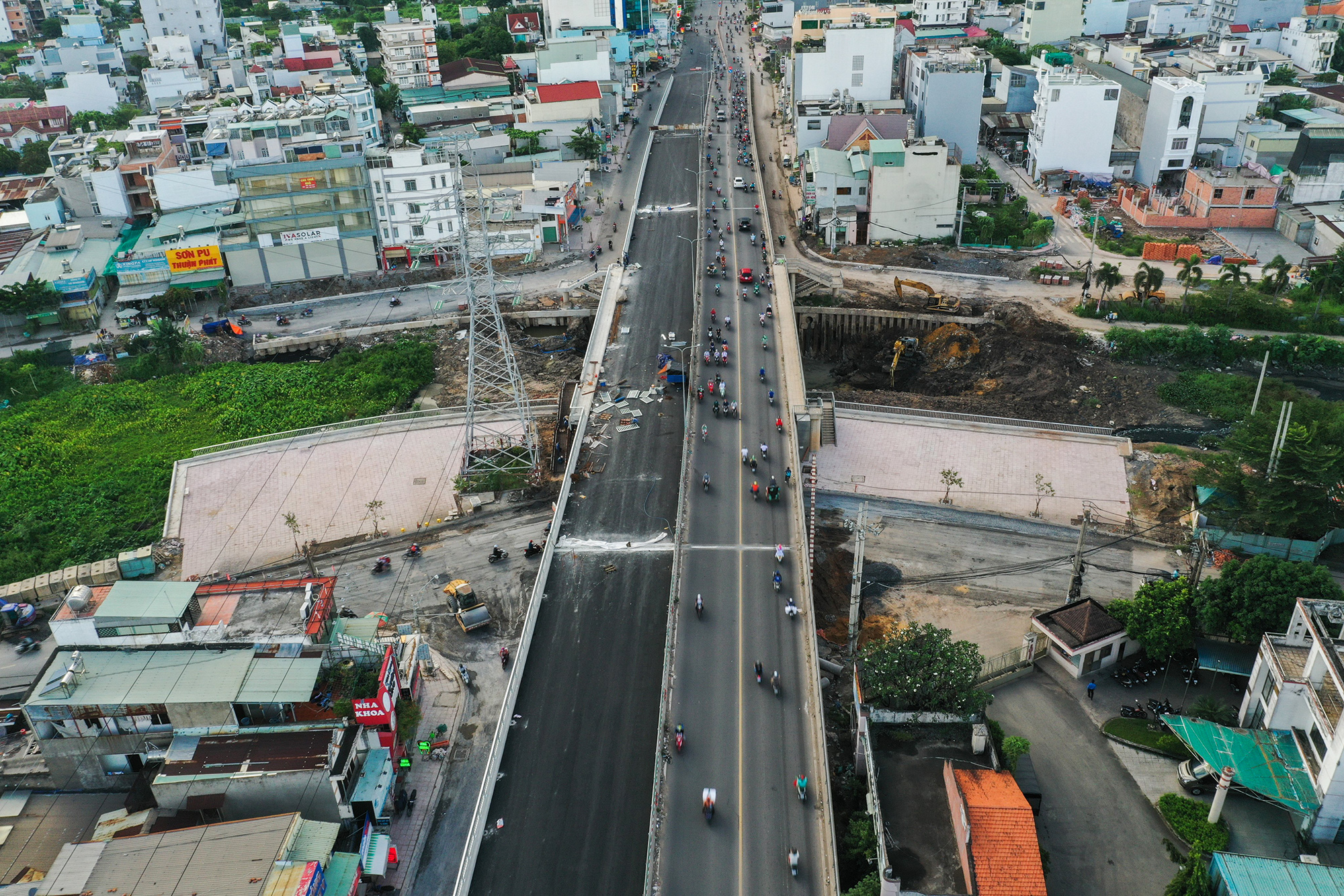 Công trình có tổng chiều dài 560m. Nhánh cầu mới có kích thước tương đương nhánh một với chiều dài 207m, rộng 11m, lưu thông hai chiều. Hiện công trình đã đạt hơn 95% khối lượng.