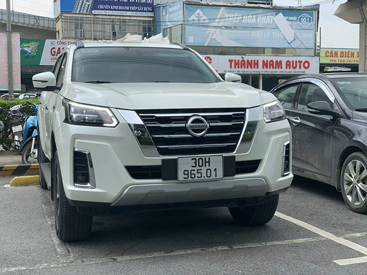 Tin tức ô tô - Nissan Terra 2022 bất ngờ xuất hiện tại đại lý và đeo biển số Hà Nội