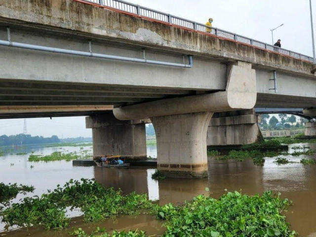 Pháp luật - Nam thanh niên 20 tuổi nhảy từ cầu Tân An xuống sông mất tích