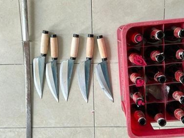 Pháp luật - Hai tay ba dao đi tìm đối thủ, hai thanh niên gặp ngay công an