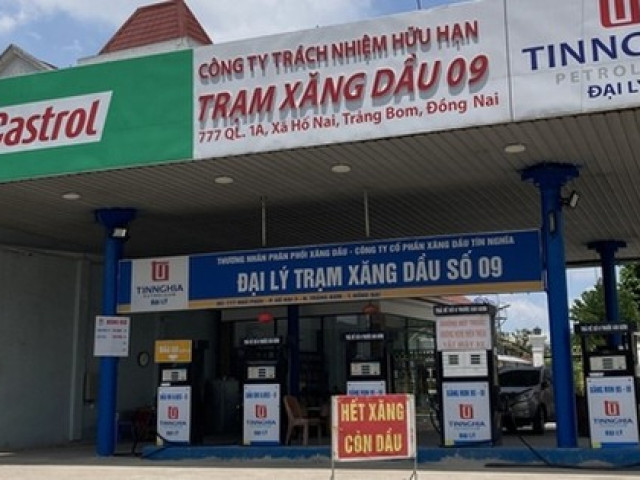Nhiều cây xăng ở Đồng Nai treo bảng ”hết xăng”, bán nhỏ giọt, khách nháo nhào