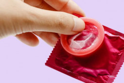 Sức khỏe đời sống - Dù đã dùng "áo mưa" nhưng vẫn khiến bạn gặp họa sau "chuyện ấy" vì hiểu sai những điều này