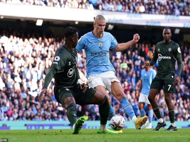 Bóng đá - "Quái vật" Haaland ghi bàn 7 trận liên tiếp, sánh ngang 2 huyền thoại Man City