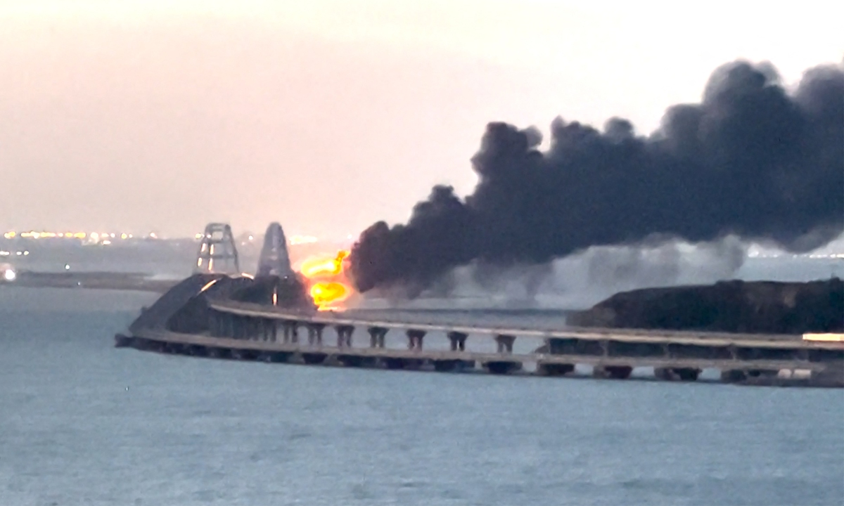 Vụ nổ đã gây hư hại cầu Crimea.