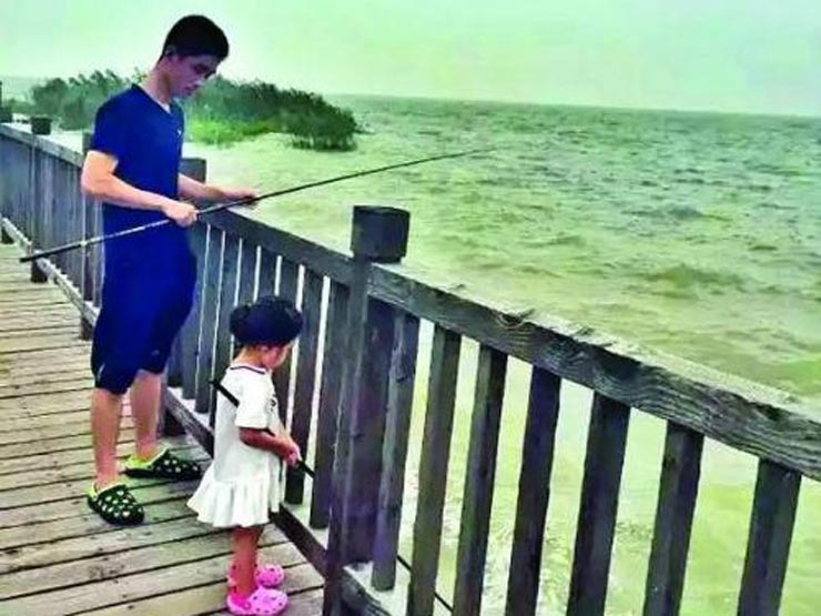 Bạn trẻ - Cuộc sống - Bán nhà và công ty đưa con gái đi du lịch, quan điểm của ông bố trẻ khiến nhiều người suy ngẫm