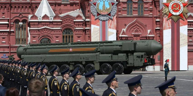 Một tên lửa đạn đạo có khả năng mang đầu đạn hạt nhân xuất hiện tại lễ duyệt binh mừng Ngày chiến thắng ở thủ đô Moscow (Nga) hồi tháng 6-2020. Ảnh: GETTY IMAGES