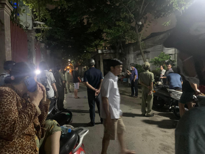 Mâu thuẫn trong việc phơi quần áo, thanh niên đâm hàng xóm tử vong - 1