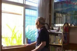 Phi thường - kỳ quặc - Ngày nào cũng nhìn sang ban công nhà hàng xóm, cụ ông U90 vô tình phát hiện điều bất thường