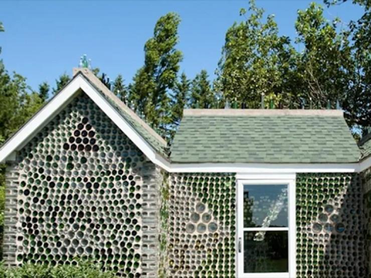 Du lịch - Tròn mắt trước những ngôi nhà làm bằng "rác"