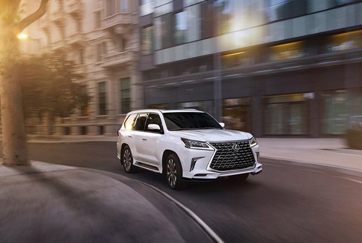 Lexus LX570 Super Sport mất lái trong đêm, lao vào công trình đầy sắt thép - 6