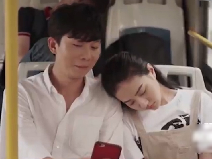 Clip hài hước - Chàng trai hí hửng khi gặp gái xinh trên xe bus không ngờ lại là "oan gia"