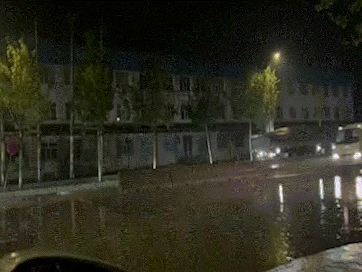 Ô tô - Clip: "Xót ruột" nhìn ô tô nẩy tưng tưng khi qua ổ voi ngập nước