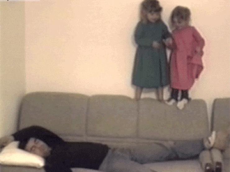 Tranh vui - Những màn nghịch ngợm khó đỡ của các nhóc tì khiến phụ huynh khóc thét