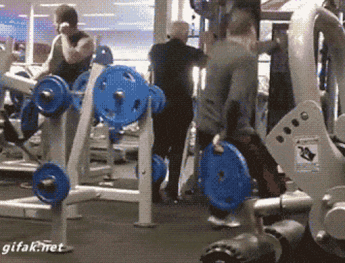 Những tình huống khó tin trong phòng gym khiến bao người "thót tim" - 3