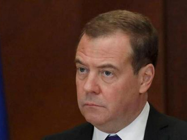 Ukraine phát lệnh truy nã ông Medvedev, Nga nói gì?