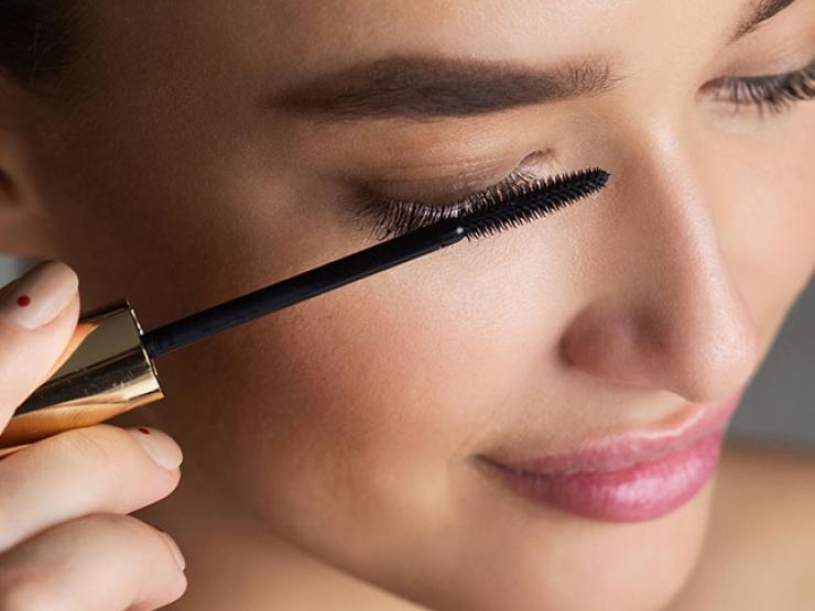 Chuốt mascara thế nào giúp đôi mi rợp bóng huyền bí