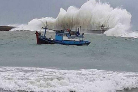 Đêm 12/10, Biển Đông xuất hiện vùng áp thấp có khả năng mạnh lên