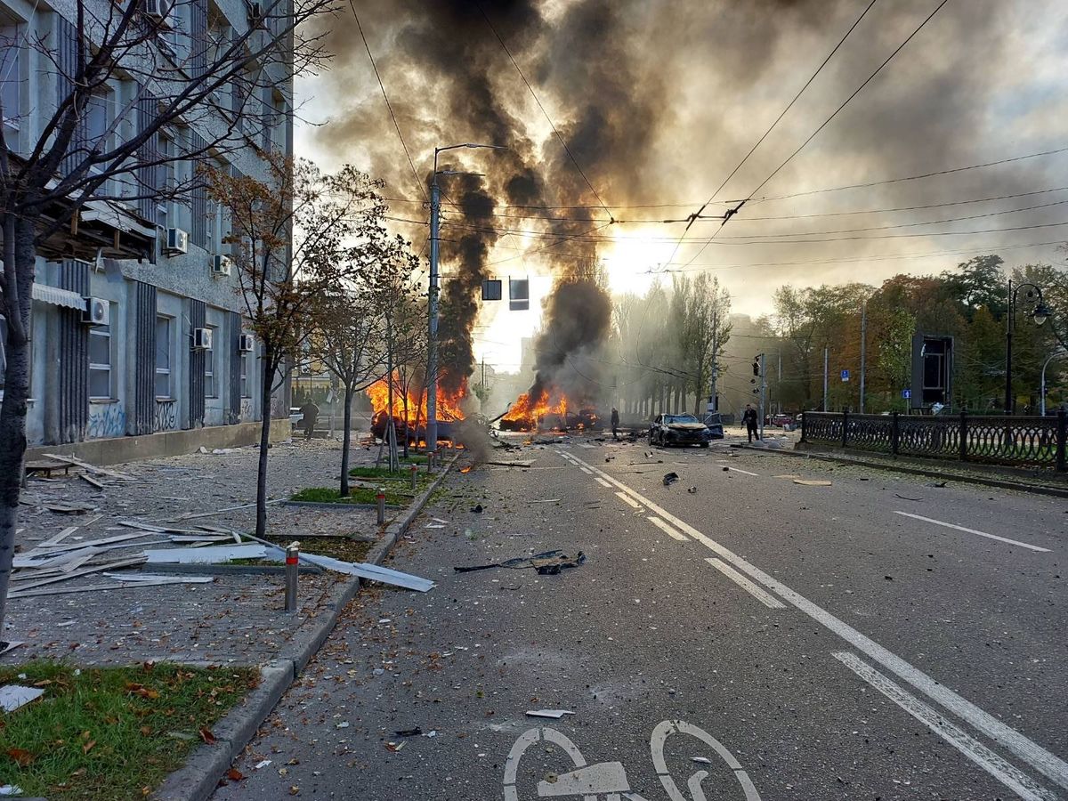 Kiev và nhiều thành phố ở Ukraine ngày 10/10 rung chuyển vì những vụ nổ lớn.