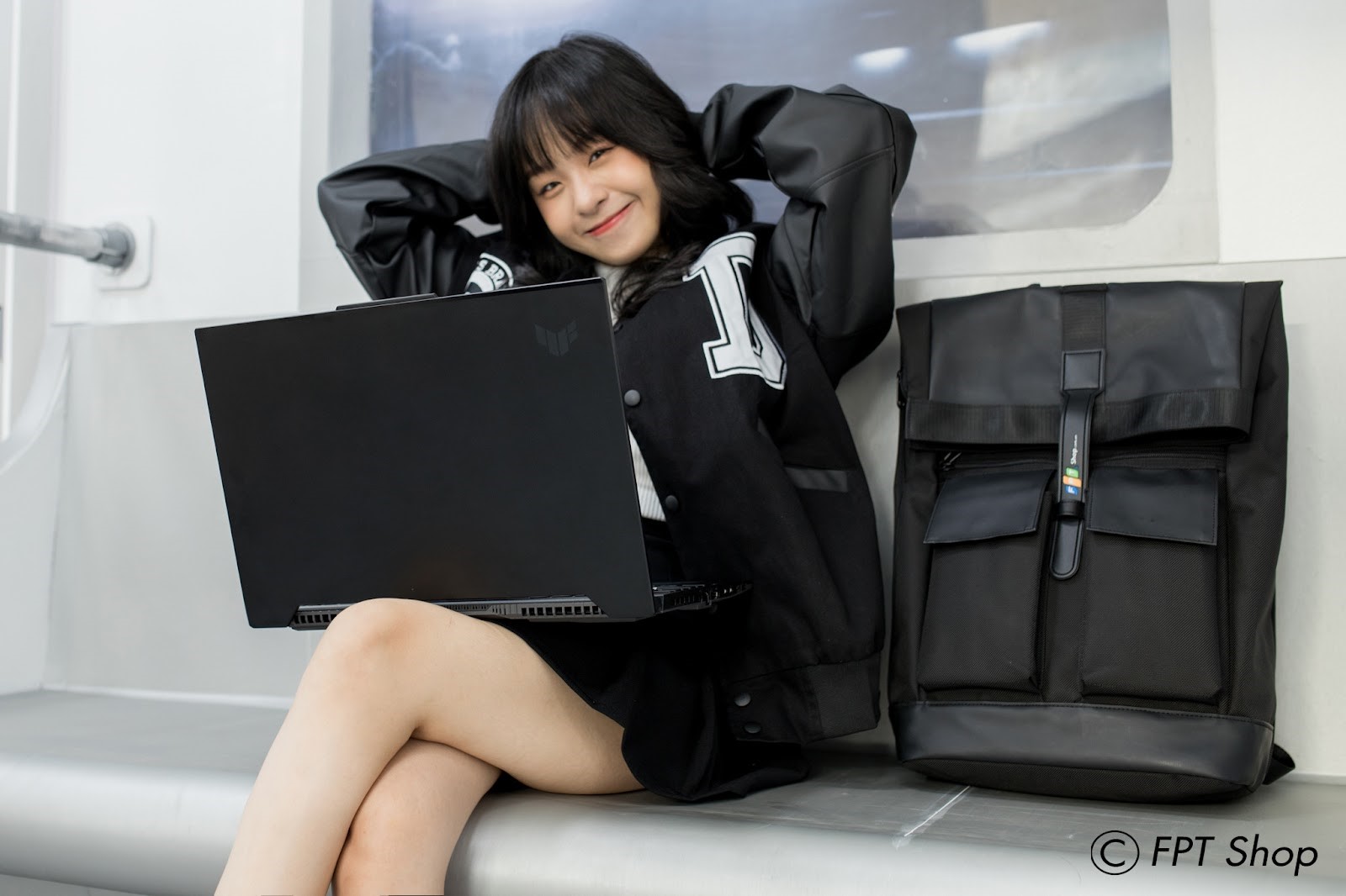 Từ nay đến ngày 31/10, FPT Shop giảm giá đến 40% cho tân sinh viên chọn mua laptop tại các hệ thống trên toàn quốc
