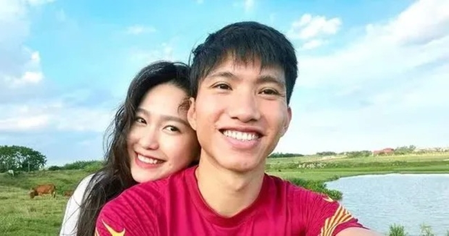 Trước Mai Phương Thúy, Doãn Hải My - bạn gái cầu thủ Đoàn Văn Hậu cũng gây chú ý với hình ảnh giản dị khi chụp ảnh tại quê nhà Thái Bình của bạn trai. 
