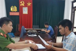 Pháp luật - Sau khi hút “cỏ Mỹ”, thanh niên xách búa đi đập phá 6 ô tô của người dân