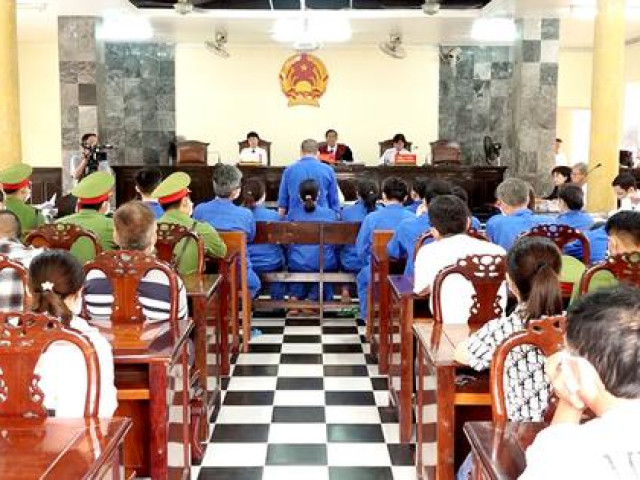 Pháp luật - Đang xét xử đường dây tội phạm do đại tá Đinh Văn Nơi chỉ đạo triệt phá