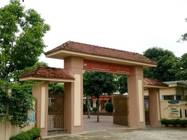 Pháp luật - Nam sinh lớp 11 đâm bạn lớp 12 tử vong khai "do chống đỡ màn đánh hội đồng"