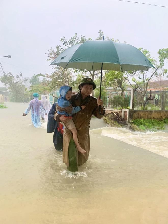 Mưa cực lớn trút xuống Quảng Nam làm 3 người chết và mất tích, hơn 7.000 hộ dân vẫn ngập - 2