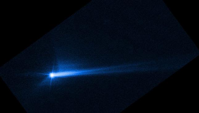 Hình ảnh vệt đất đá được tạo nên sau khi tàu vũ trụ của NASA đâm vào tiểu hành tinh Dimorphos do kính viễn vọng chụp ngày 8/10