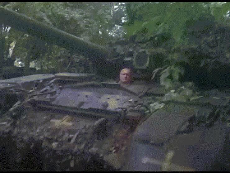 VIDEO: Chỉ huy Ukraine lái xe tăng chiến đấu chủ lực T-90 của Nga