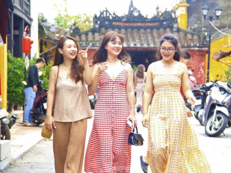 Tin tức trong ngày - Hội An mùa nước lũ: Hôm qua đi ghe, nay dạo bước trong nắng ráo