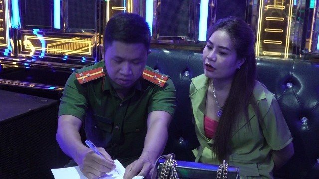 Công an lấy lời khai đối tượng Nguyễn Thị Thơm