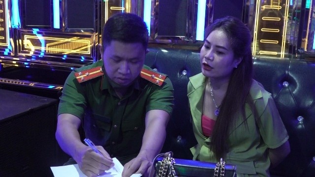 Công an lấy lời khai đối tượng Nguyễn Thị Thơm