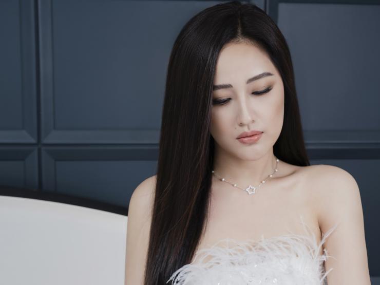 Thời trang - Chỉ mặc đồ đen - trắng, hiếm ai thanh lịch và kiêu kỳ như Mai Phương Thúy