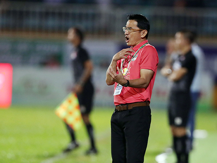 HAGL thua đội bét bảng V-League, HLV Kiatisak được mời dẫn dắt ĐT Thái Lan?