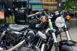 Có gì trên chiếc xe cổ điển Harley-Davidson 48?