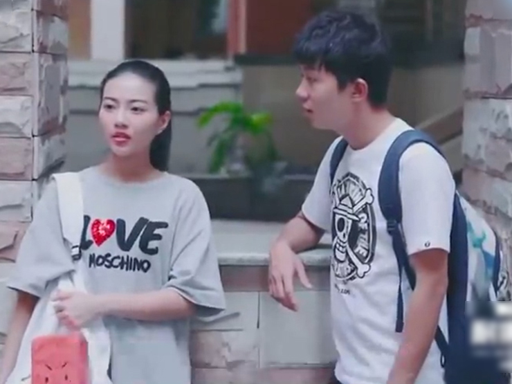 Clip hài hước - Chàng trai nhận cái kết khi nhờ gái xinh tư vấn mua son tặng bạn gái